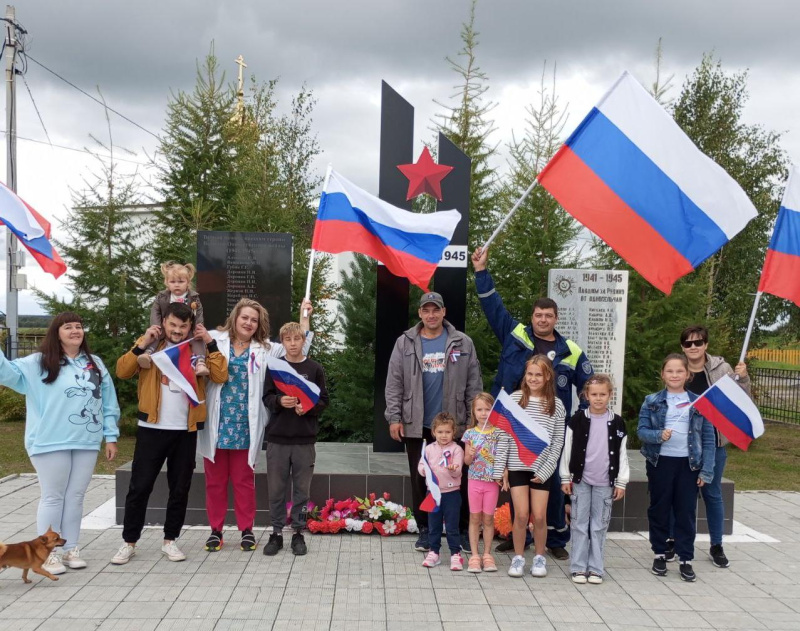 День Государственного флага России отметили медики в Ханты-Мансийском районе