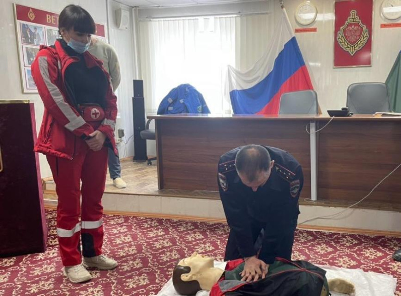 Сотрудники ОМВД России по городу Радужный совершенствуют свои навыки по оказанию первой помощи пострадавшим