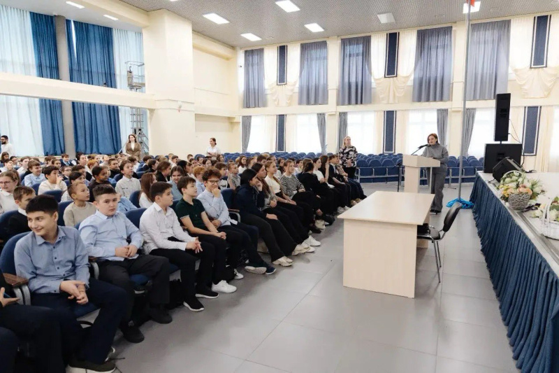Эндокринолог детской поликлиники провел встречу со школьниками 