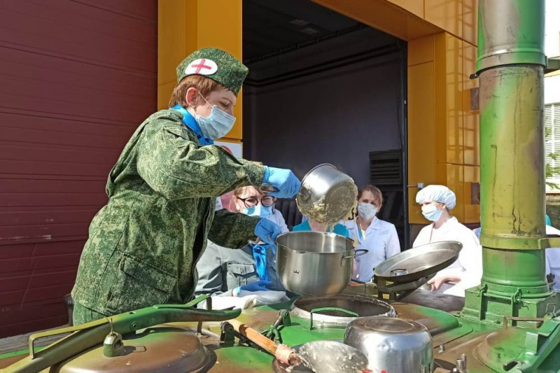 Пищеблок 2. Сергушина пищеблок. Пищеблок Полевая кухня. Армейская кухня пищеблок. Пищеблок в армии.