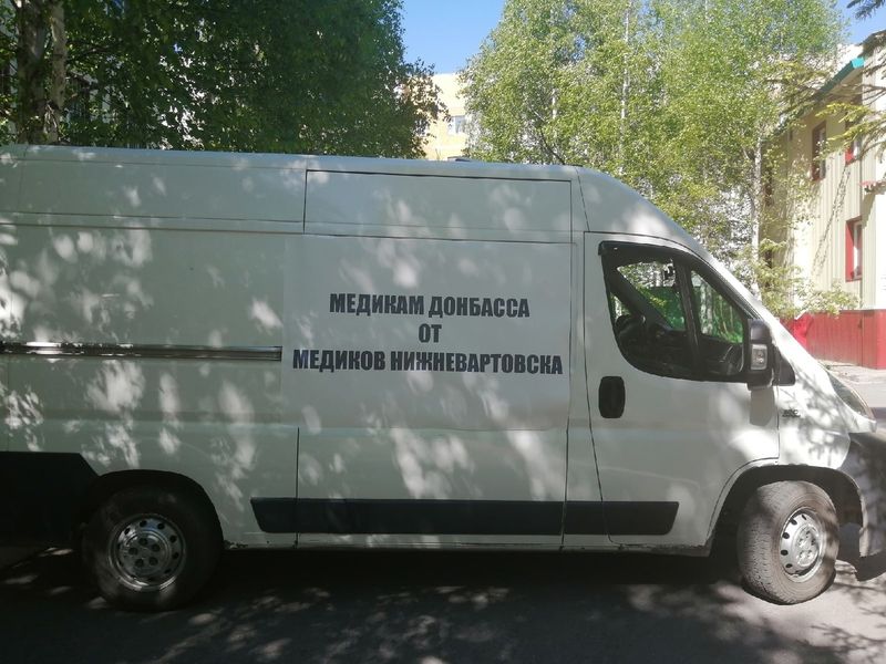 Детская окружная больница направила гуманитарную помощь коллегам в Мариуполе 
