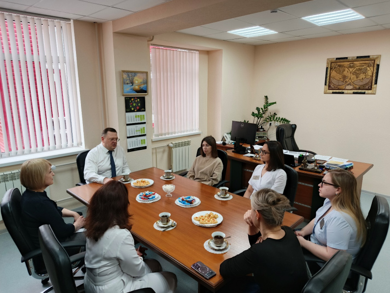 Главный врач больницы провел встречу с вновь принятыми специалистами