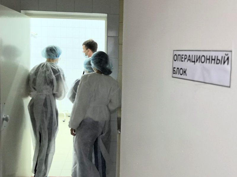 В нижневартовской поликлинике школьники примерили на себя роль врачей