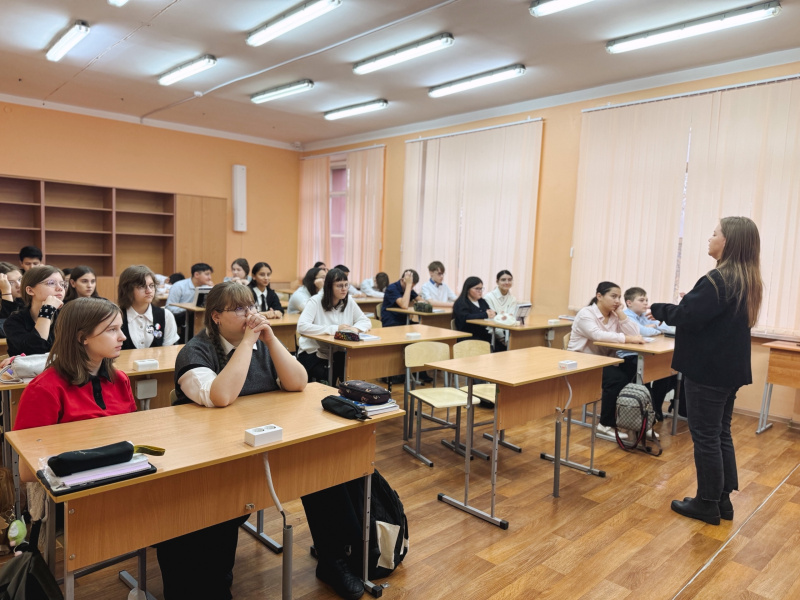 Медицинский психолог рассказала о смысле жизни учащимся сургутской школы 