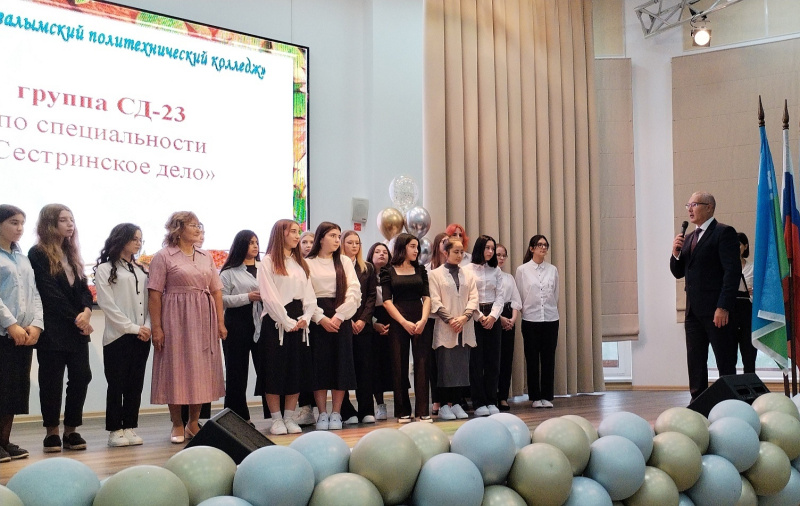 Торжественное вручение студенческих билетов будущим медицинским сёстрам