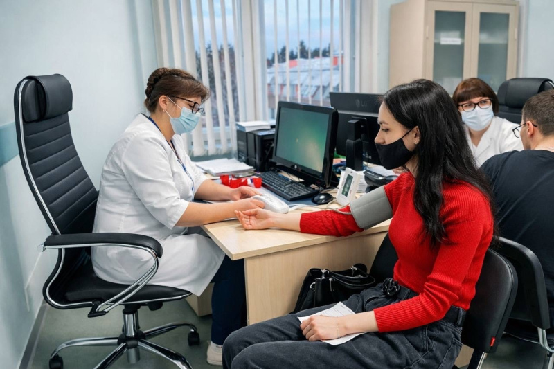 Главный врач отметил значительный рост показателей диспансеризации среди студентов в окружном центре по итогам года