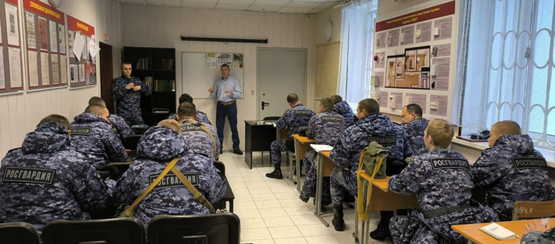 Врач-терапевт встретился с сотрудниками Росгвардии Югры