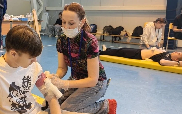 Сотрудники травмбольницы приняли участие в конкурсе по оказанию первой помощи на производстве