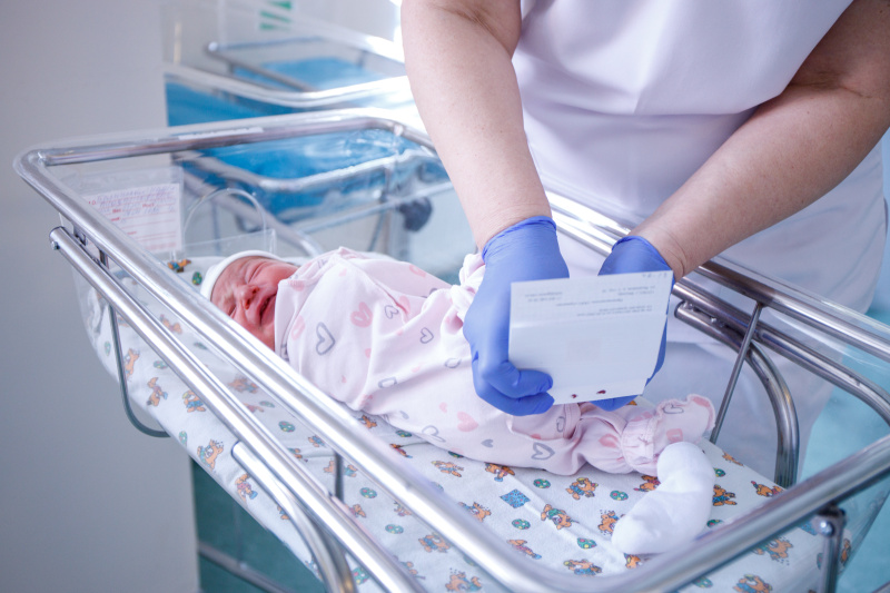 Диагноз до симптомов: как в Югре работает расширенный неонатальный скрининг