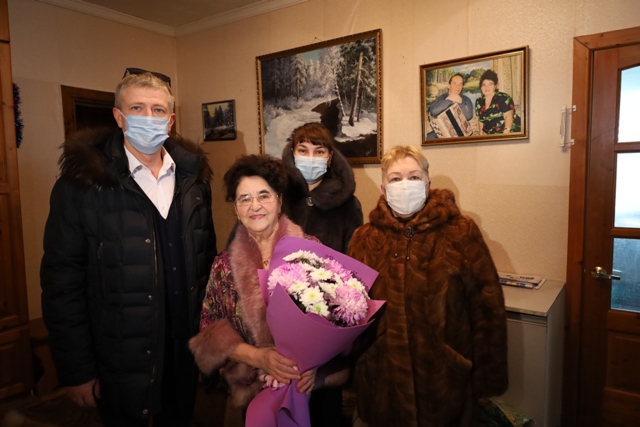 Изольде Прокопьевне Савиновой — 80 лет