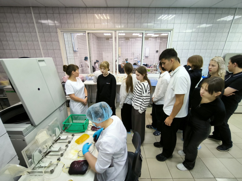 Учащиеся Нижневартовска познакомились со Службой крови