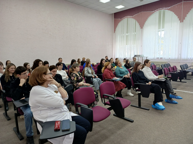 Встреча с будущими медиками: главный врач встретился с выпускниками и их родителями