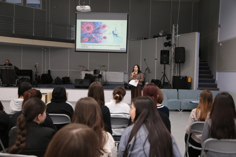 Врач-гинеколог городской больницы провела лекцию о репродуктивном здоровье для юных пациенток