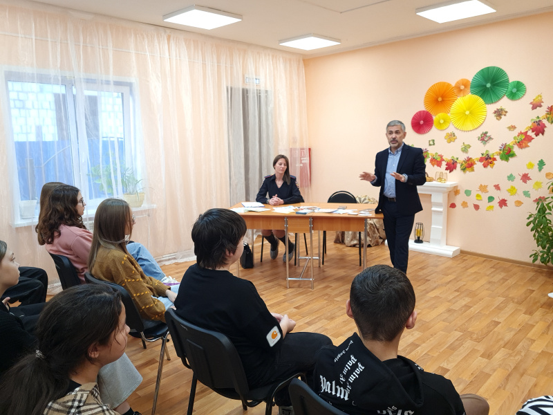 Создаем будущее: помогаем молодежи 