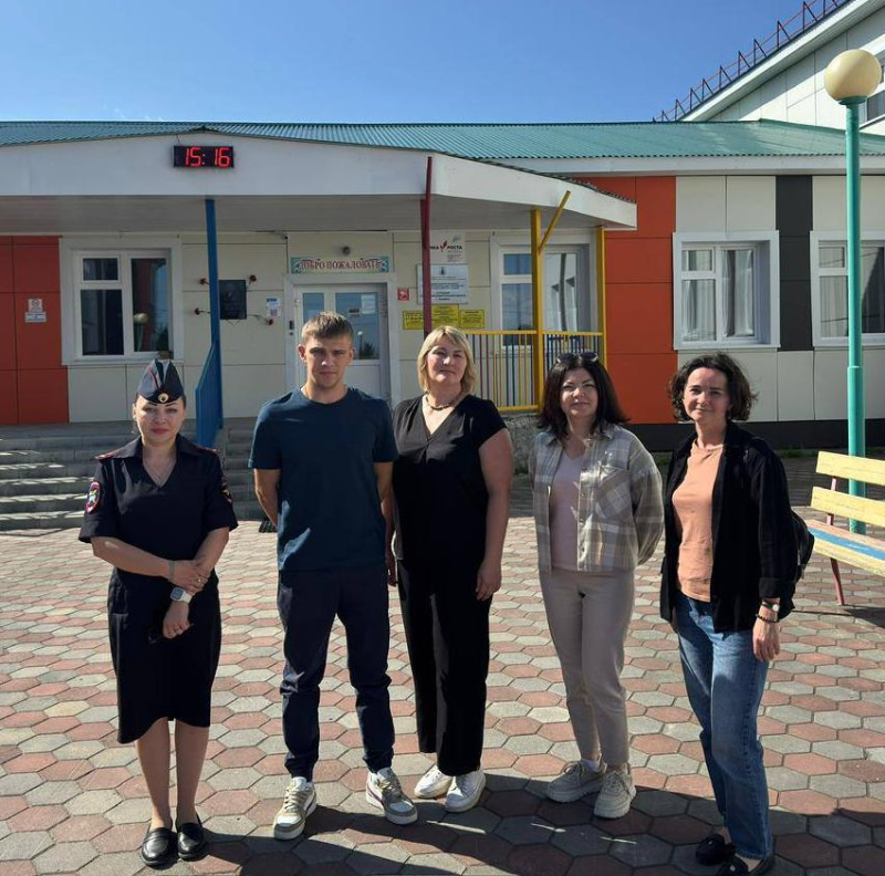 Специалисты оказывают поддержку семьям в непростых жизненных ситуациях