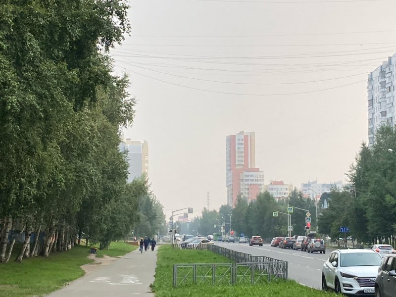 Дым без огня: Нижневартовск окутал смог с запахом гари