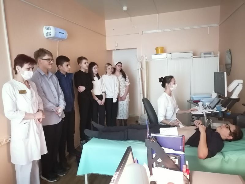 Старшеклассники посетили диагностическое отделение больницы