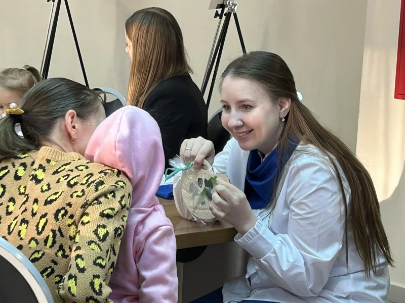 Специалисты психоневрологической больницы поддержали семьи участников СВО в проекте «Дорогами детства в Югре»
