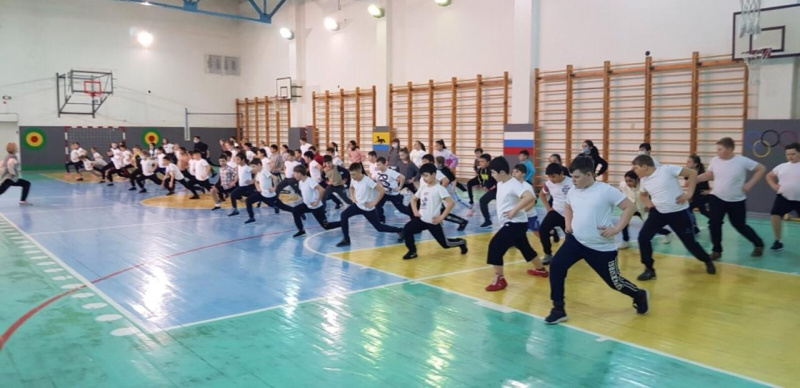 Жители Сургута и Сургутского района поддержали Всероссийскую зарядку «Будь здоров!» Жители Сургута и Сургутского района поддержали Всероссийскую зарядку «Будь здоров!»