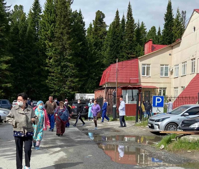 Противопожарная тренировка в кожно-венерологическом диспансере Ханты-Мансийска Противопожарная тренировка в кожно-венерологическом диспансере Ханты-Мансийска