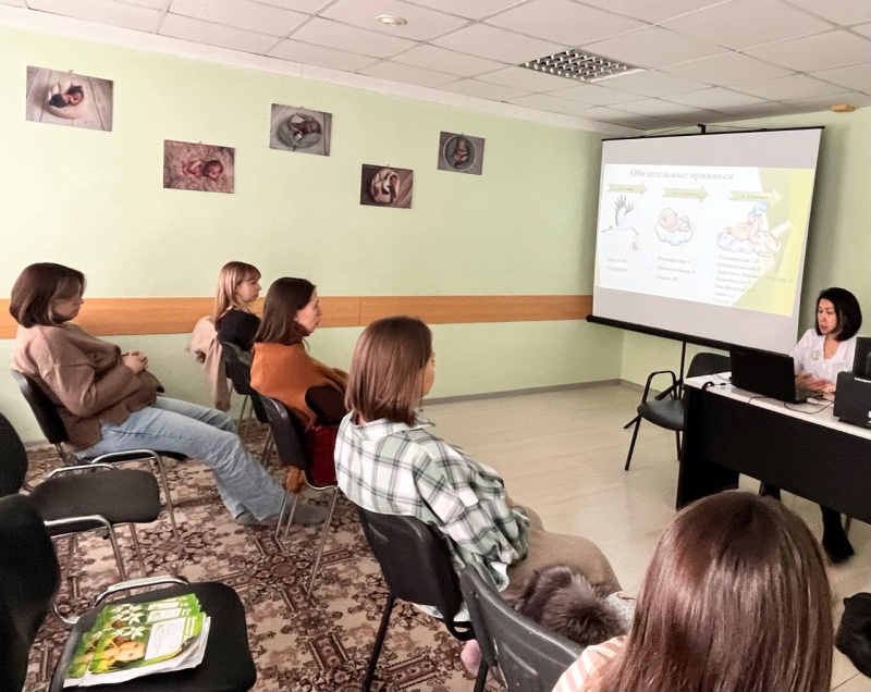 Встреча с врачом-педиатром иммунно-профилактического отделения с будущими мамами в женской консультации