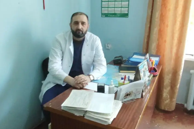 Няганский хирург, доброволец СВО, оказывает медицинскую помощь жителям Макеевки