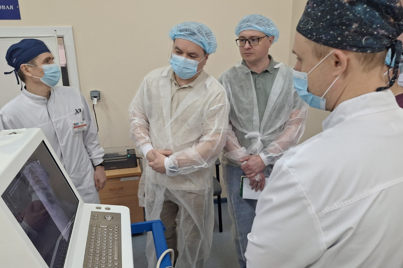 Пыть-Яхскую окружную клиническую больницу с рабочим визитом посетили эксперты в области травматологии и ортопедии 