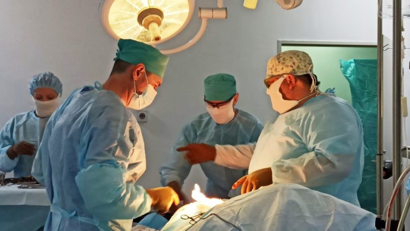 Активное долголетие в Нягани: медицинские достижения в области лечения переломов шейки бедра