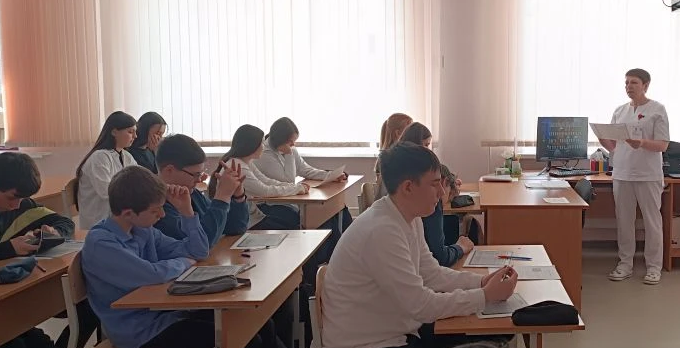 Урок здоровья провела медицинская сестра лянторской больницы 