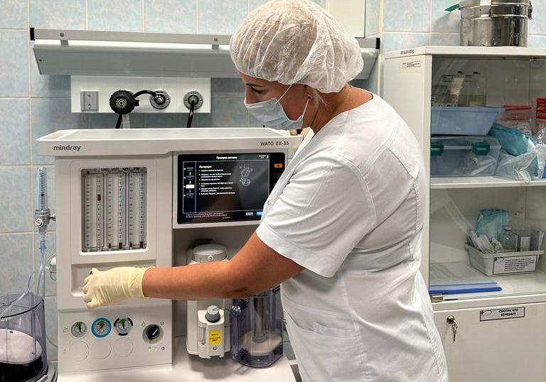 12 новых наркозно-дыхательных аппаратов установлены в отделениях реанимации окружной клинике