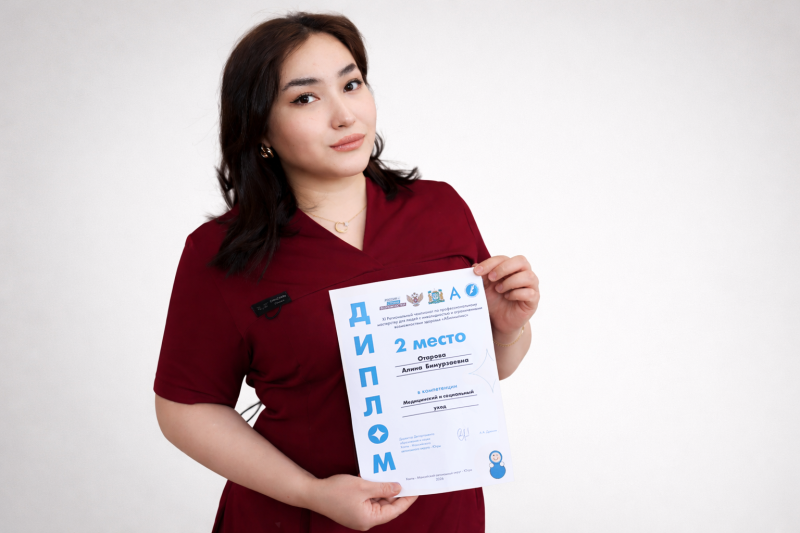Медицинская сестра окружной клиники стала призёром конкурса 