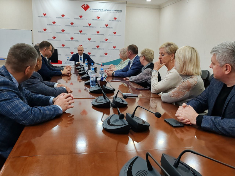 Вопросы подготовки стоматологических кадров обсудили в Депздраве Югры 