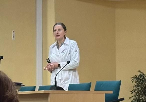 Руководитель главной больницы Югры встретилась с будущими выпускниками одиннадцатых классов