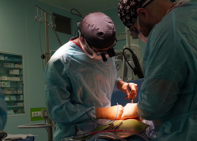 «Операция-джаз» в Сургуте: югорские кардиохирурги выполнили сложнейшие вмешательства на открытом сердце многодетной маме и 6-летнему мальчику