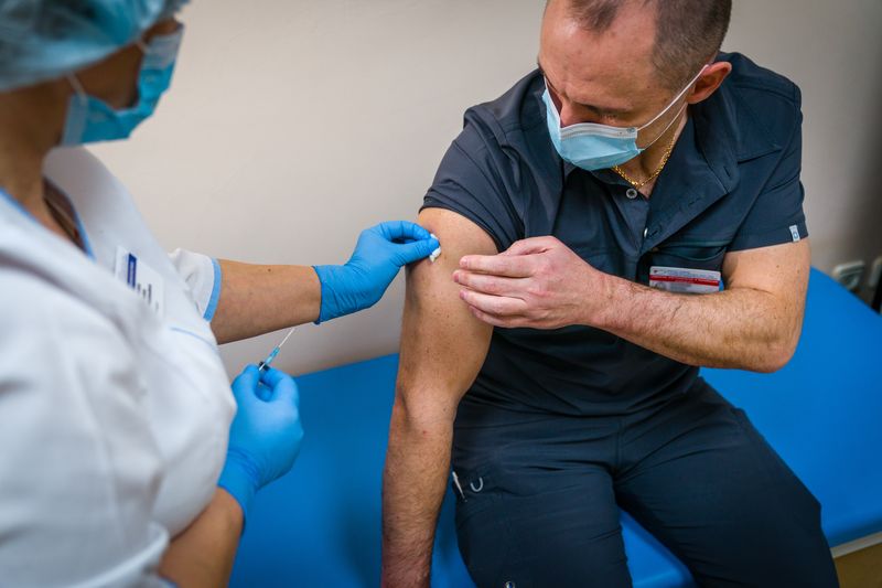 Вакцинация от COVID-19 в клинике Ханты-Мансийска идет активно и масштабно Вакцинация от COVID-19 в клинике Ханты-Мансийска идет активно и масштабно